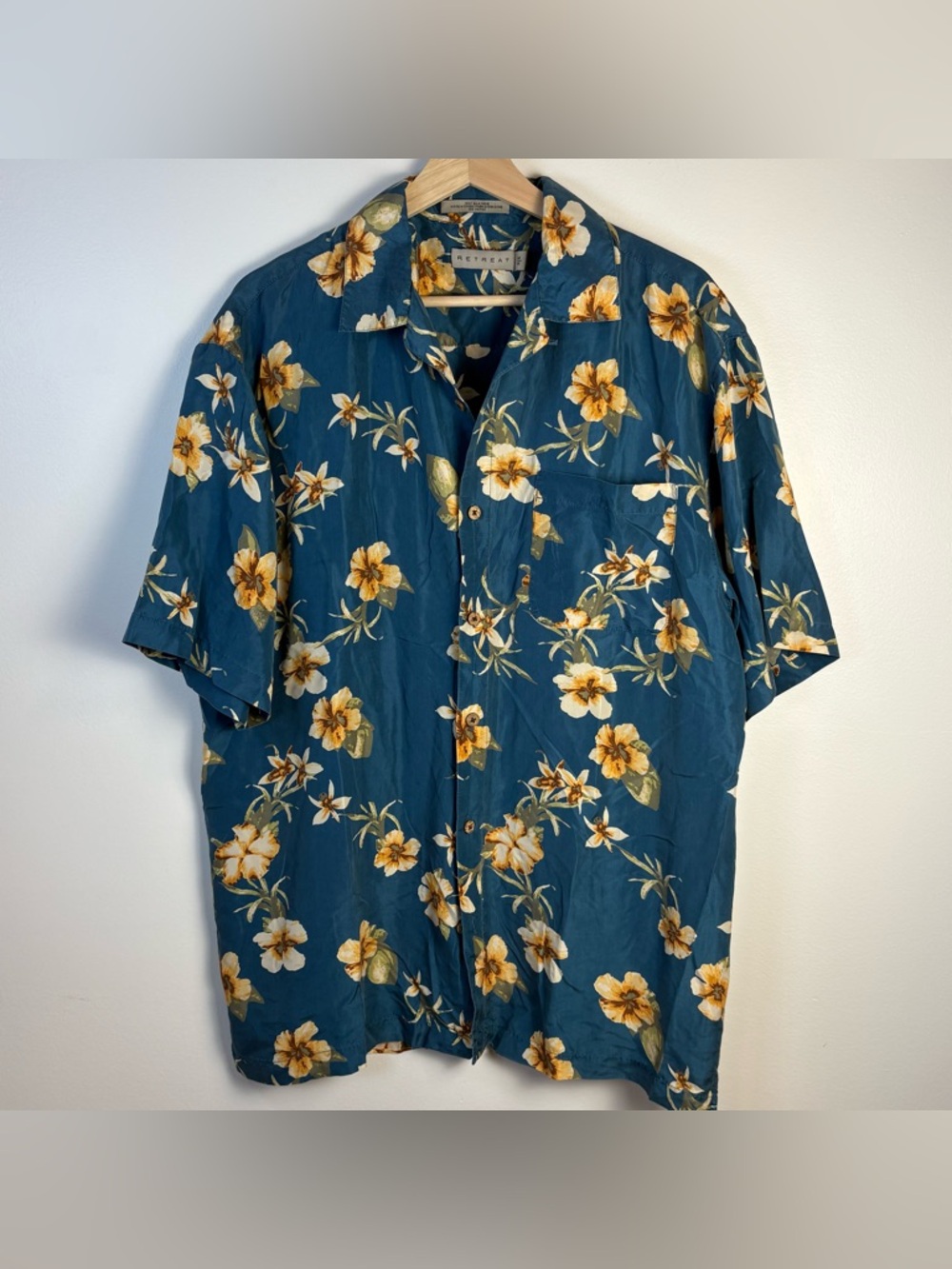Retreat Men’s Blue Floral Silk Hawaiian Shirt Short Sleeve Vintage, Size Medium